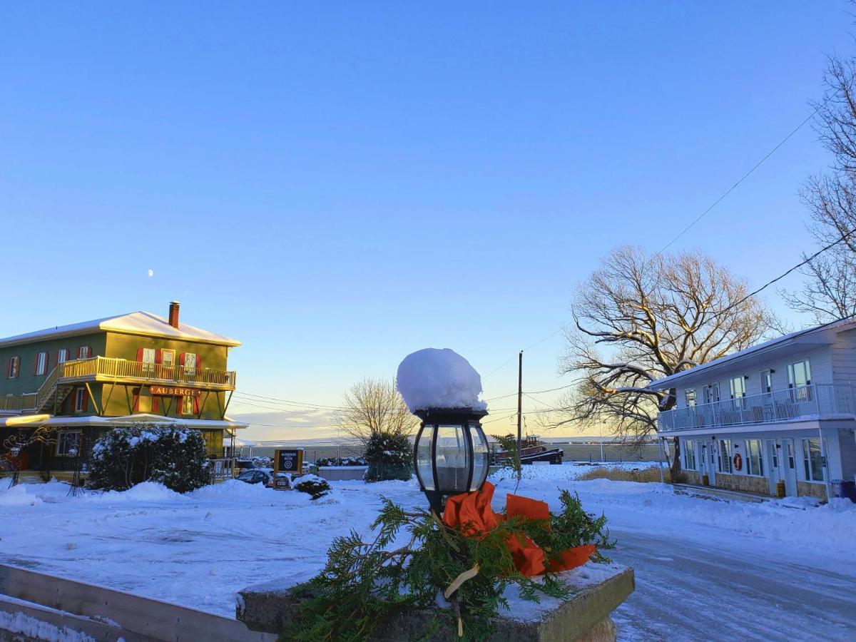 Les Petits Studios Du Bord De L'Eau Saint-Joseph-de-la-Rive Екстериор снимка