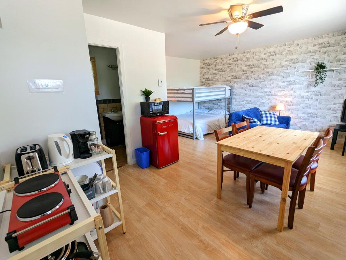 Les Petits Studios Du Bord De L'Eau Saint-Joseph-de-la-Rive Екстериор снимка