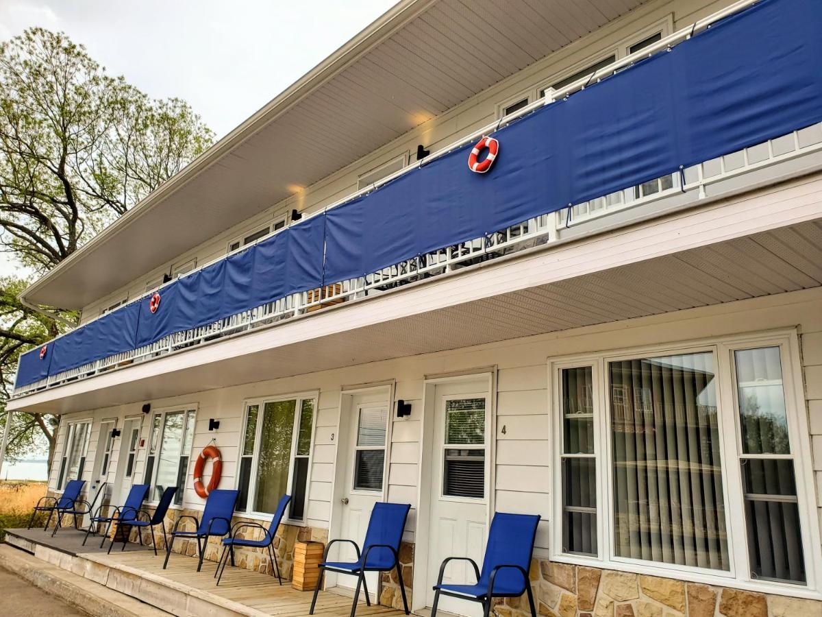 Les Petits Studios Du Bord De L'Eau Saint-Joseph-de-la-Rive Екстериор снимка
